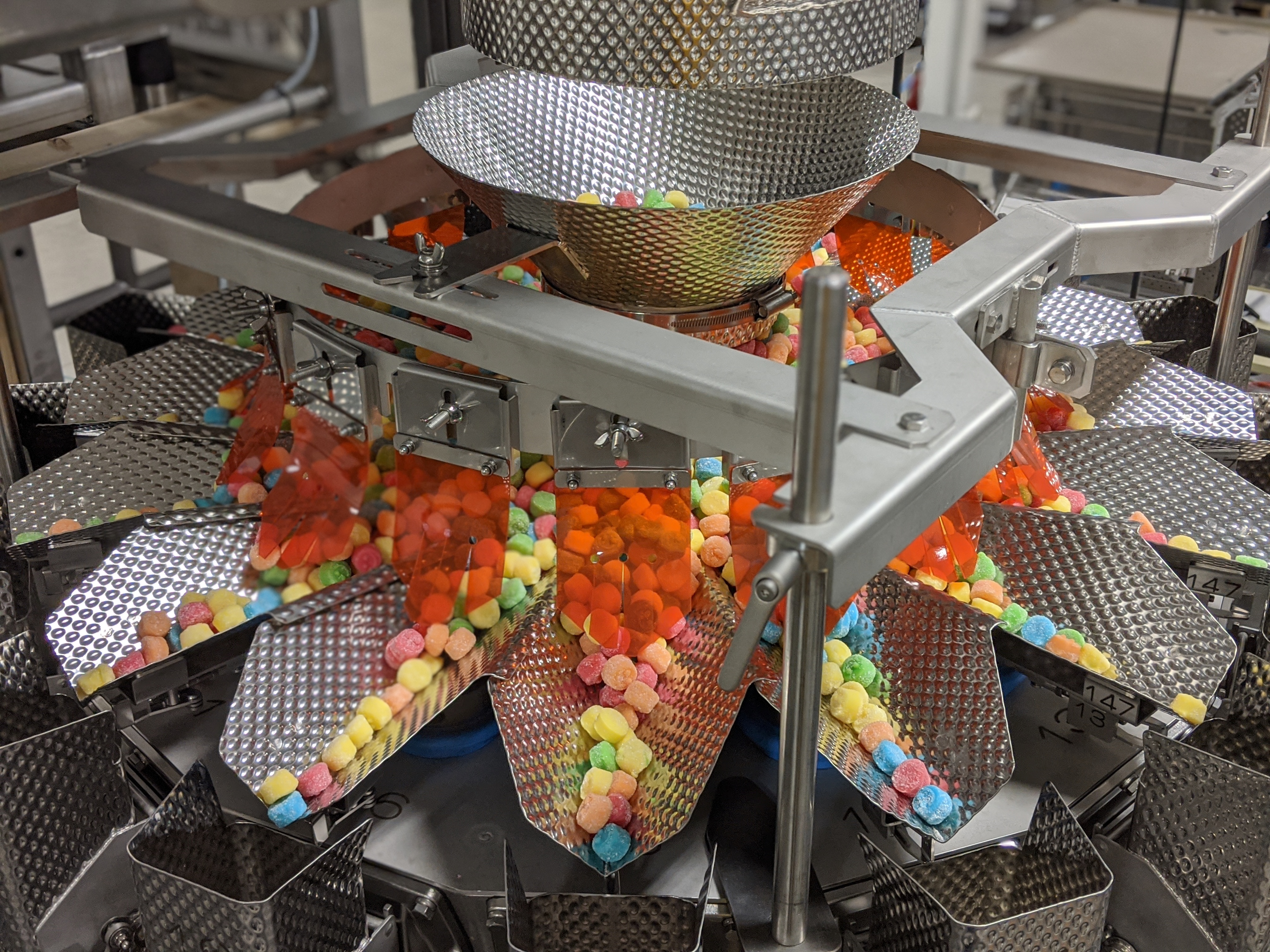 cannabis-edibles-multi-head-scale.jpg